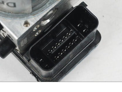 Höger sida på ABS Modulator från en MV Agusta Dragster -2014 motorcykel.