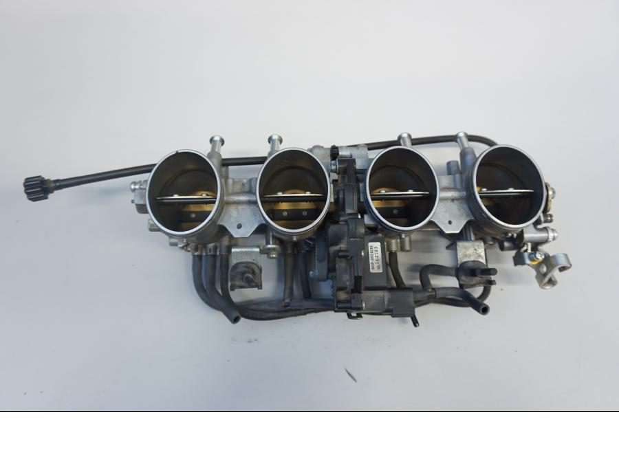 Framsidan på Spjällhus från en Kawasaki Versys 1000 -2015 motorcykel.