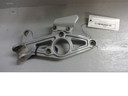 Framsidan på Fotpinnefäste från en BMW R 1150 GS -1999 motorcykel.