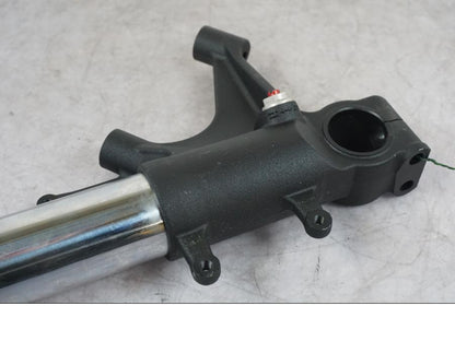 Vänster sida på Gaffelben från en Honda CBR 1000 RR -2007 motorcykel.