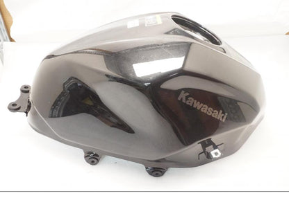 Framsidan på Bensintank från en Kawasaki Z 400 -2020 motorcykel.