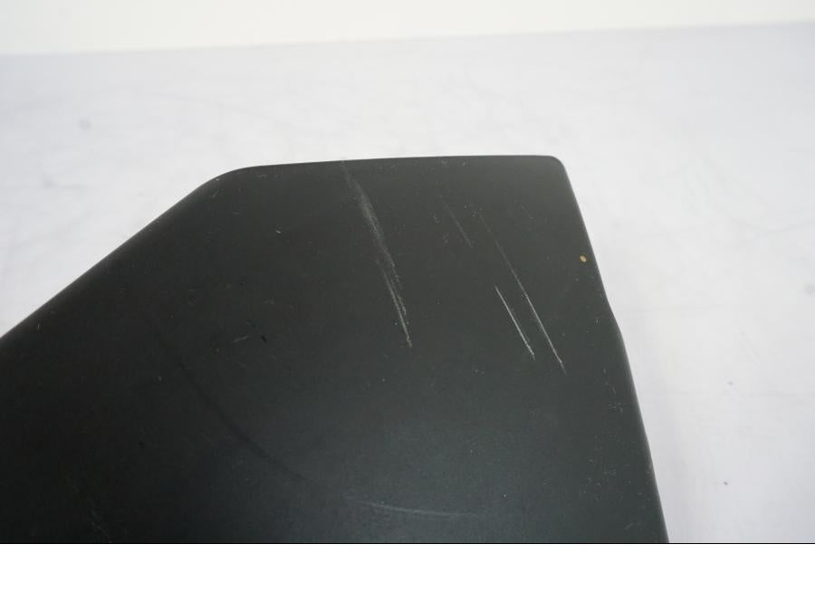 Vänster sida på Kylarvinge från en KTM 790 Duke -2019 motorcykel.