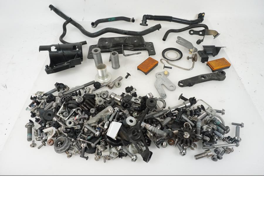 Framsidan på Skruv / Mutter etc från en BMW F 750 GS -2019 motorcykel.