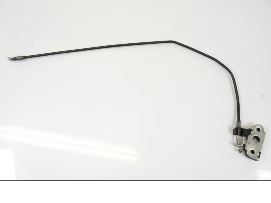 Framsidan på Sadellåsmekanism från en Triumph Trident -2021 motorcykel.