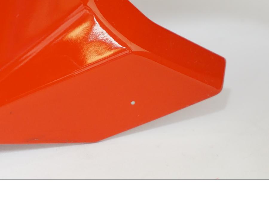 Snett nerifrån på Framskärm från en Ducati Multistrada 1200 -2010 motorcykel.