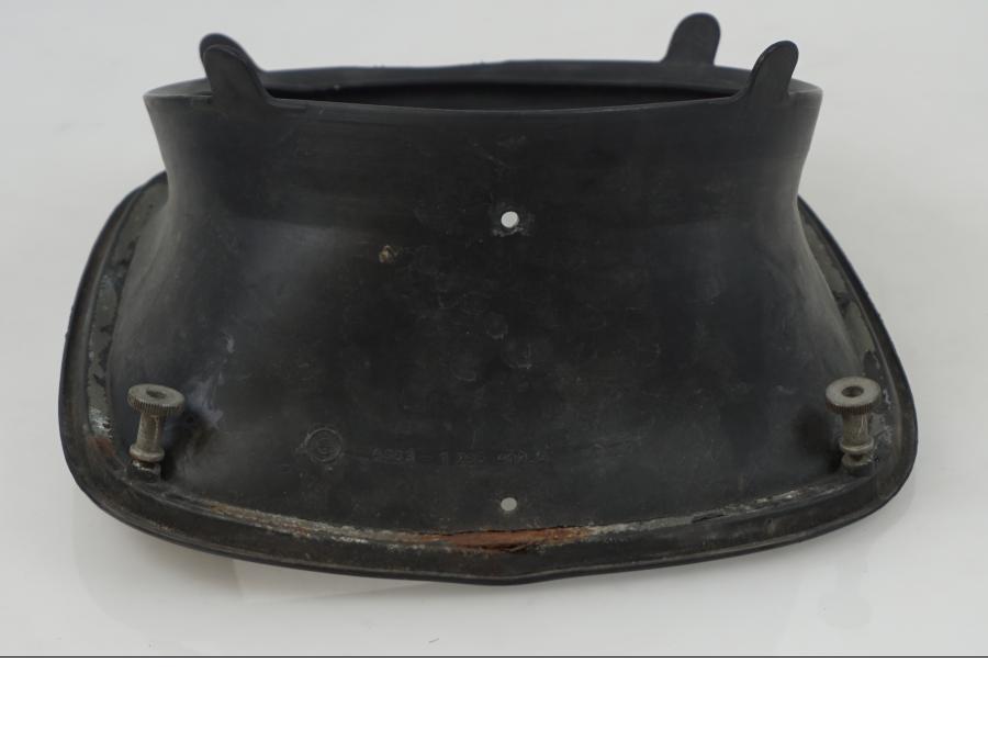 Vänster sida på Strålkastarplast från en BMW R 100 RS -1977 motorcykel.