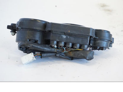 Snett nerifrån på Instrumentpanel från en Yamaha YZF 1000 R -1997 motorcykel.