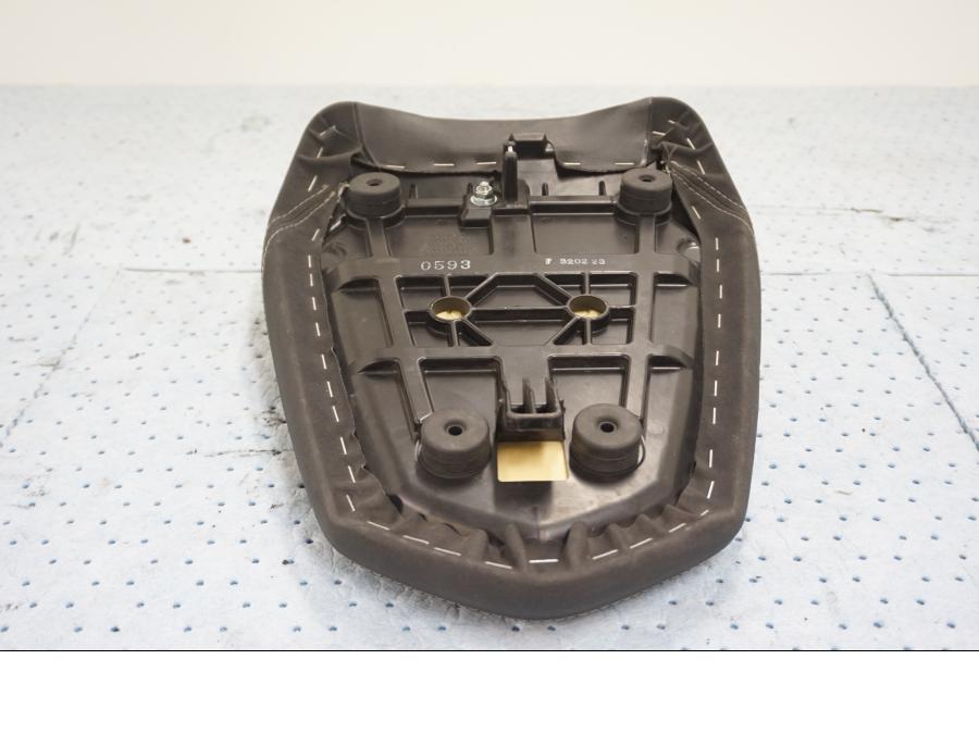 Snett uppifrån på Sadel från en Kawasaki Ninja H2 -2019 motorcykel.