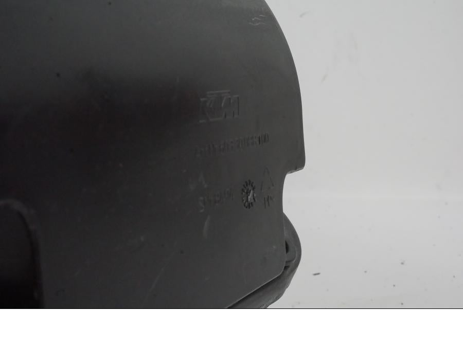 Snett nerifrån på Luftburk från en KTM 1290 Super Duke -2019 motorcykel.