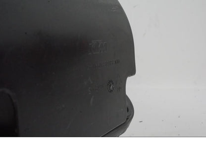 Snett nerifrån på Luftburk från en KTM 1290 Super Duke -2019 motorcykel.