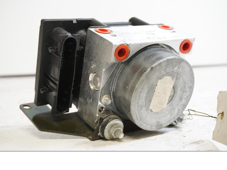 Framsidan på ABS Modulator från en KTM 990 Adventure -2007 motorcykel.