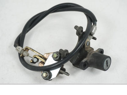 Framsidan på Sadellåsmekanism från en Yamaha XT 660 X -2005 motorcykel.