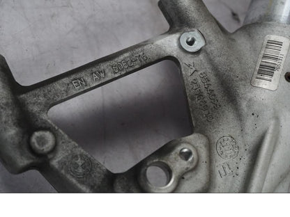 Snett uppifrån på Gaffelben från en BMW F 800 R -2018 motorcykel.