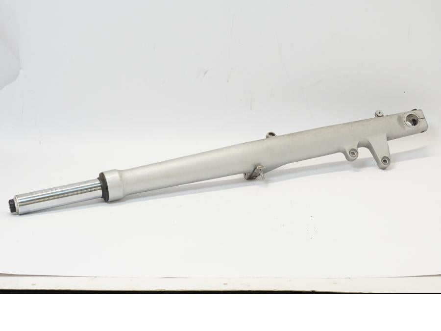 Baksidan på Gaffelben från en BMW R 1150 RS -2004 motorcykel.