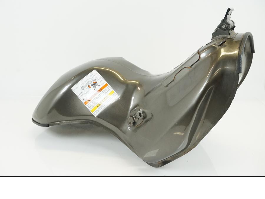 Baksidan på Bensintank från en Kawasaki ZX-12R -2000 motorcykel.