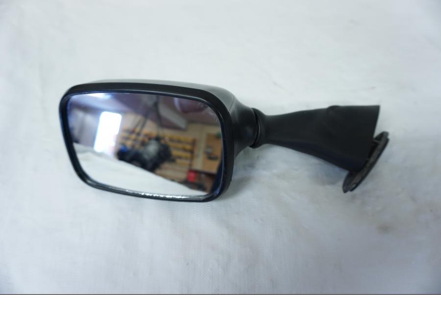 Framsidan på Backspegel från en Suzuki GSX-R 750 -2001 motorcykel.