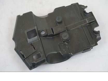 Höger sida på Batterihållare från en KTM 1290 Super Duke R -2018 motorcykel.