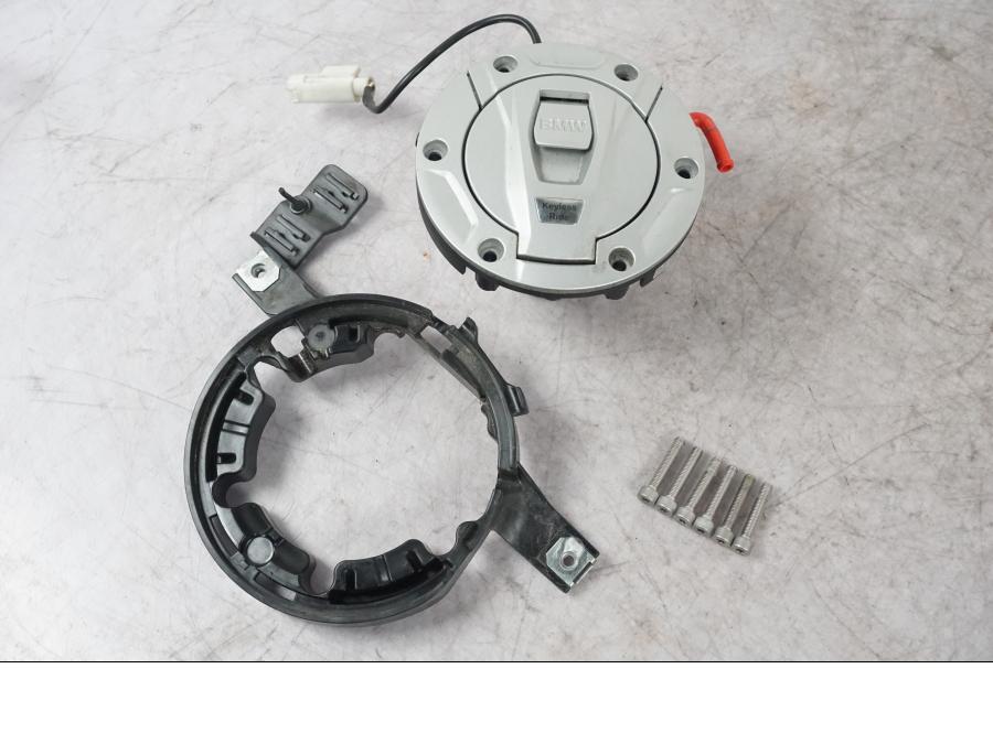 Framsidan på Bensintanklucka från en BMW K 1600 GTL -2015 motorcykel.