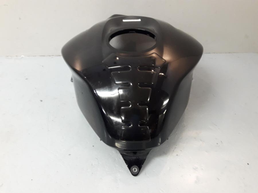 Höger sida på Bensintankskåpa från en Honda CBR 600 RR -2007 motorcykel.