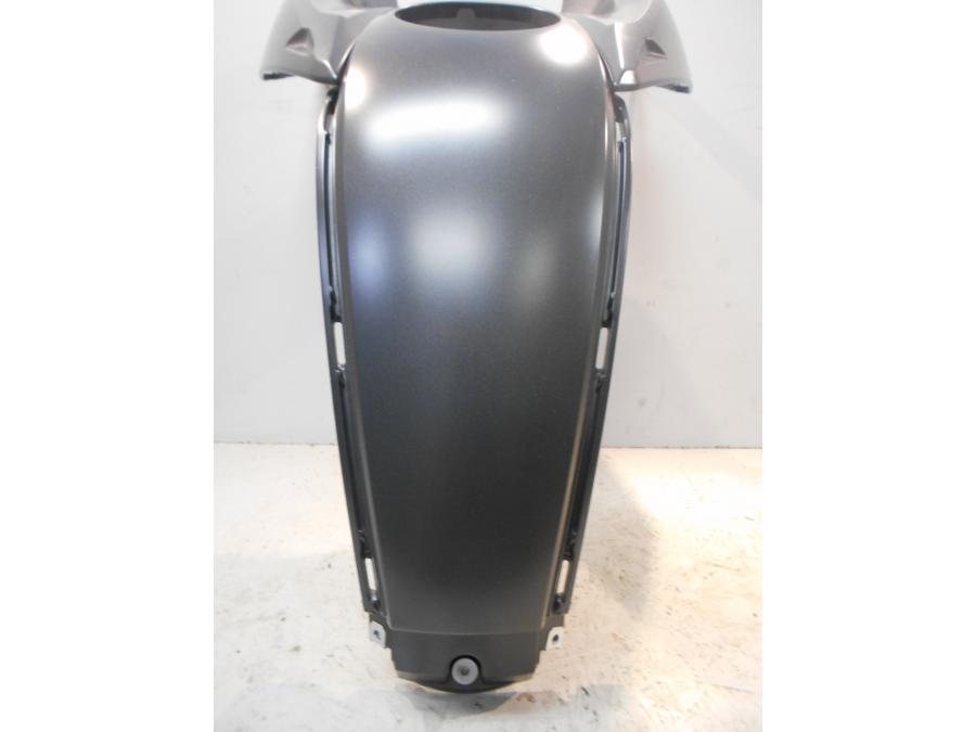 Vänster sida på Bensintankskåpa från en BMW K 1600 -2015 motorcykel.