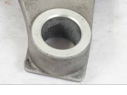 Höger sida på Bromsoksfäste från en Suzuki GSX-S 1000 -2017 motorcykel.