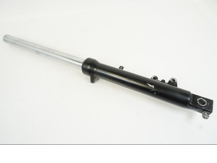 Framsidan på Gaffelben från en Suzuki GSX 600 F -1998 motorcykel.