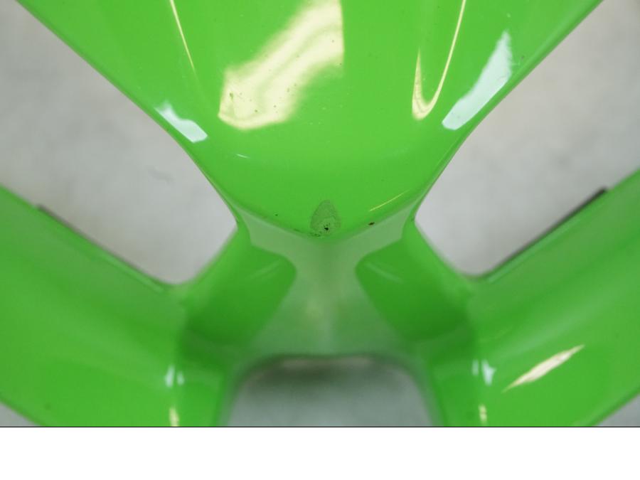 Baksidan på Toppkåpa från en Kawasaki NINJA 400 -2020 motorcykel.