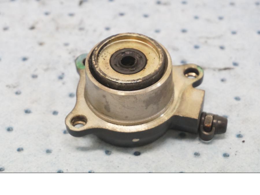 Baksidan på Kopplingslavcylinder från en Honda VTR 1000 F -1997 motorcykel.