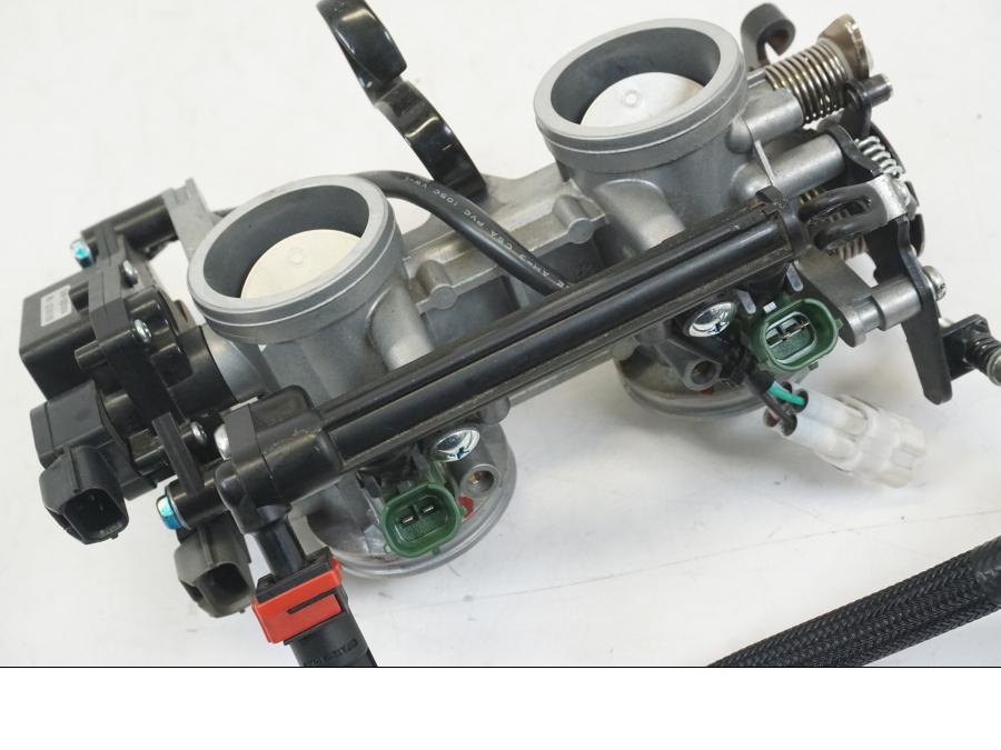 Extrabild4 på Spjällhus från en Ducati Hyperstrada -2013 motorcykel.