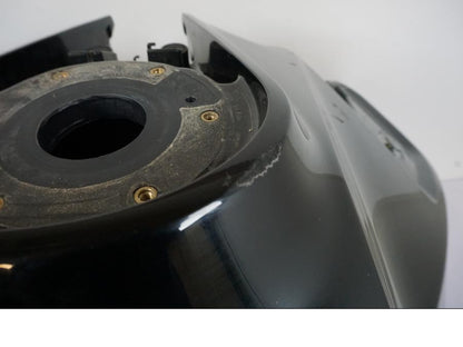 Vänster sida på Bensintank från en KTM 1290 Super Duke -2019 motorcykel.