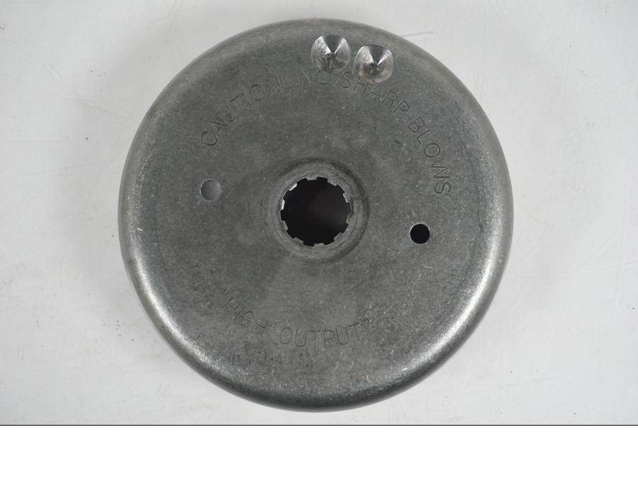 Baksidan på Generator från en H-D Softail Standard FXST -2001 motorcykel.