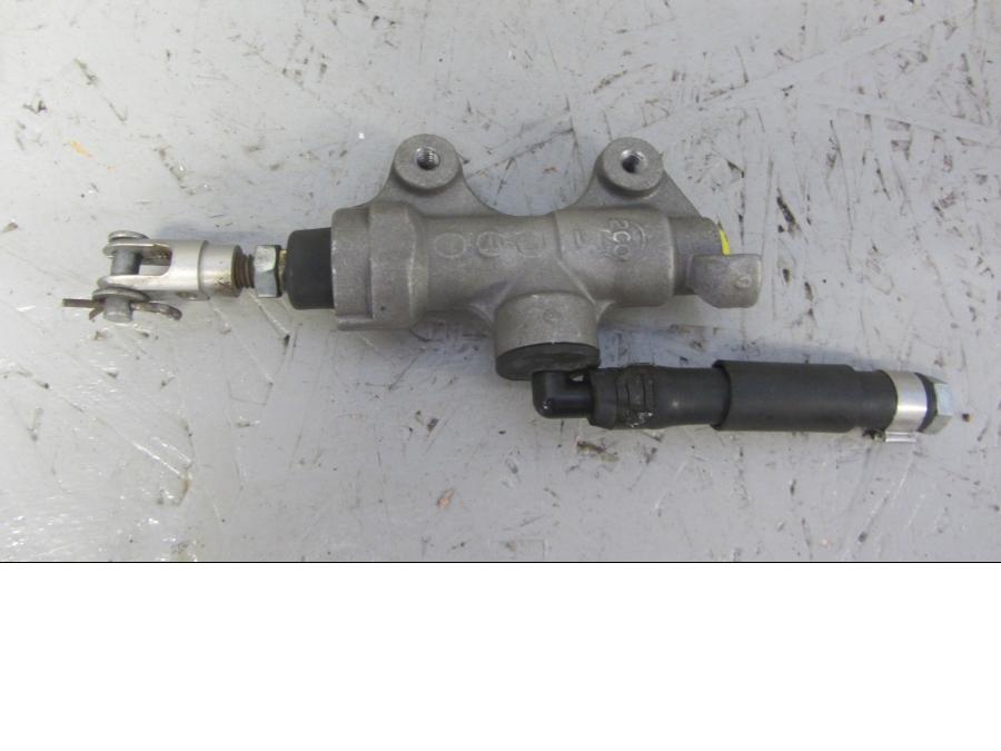 Baksidan på Bromshuvudcylinder från en Yamaha YZF R6 -2006 motorcykel.