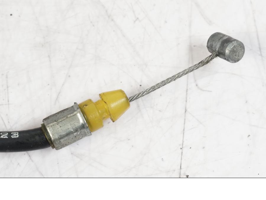 Baksidan på Sadellåsmekanism från en Suzuki GSX 1300 RX -1999 motorcykel.