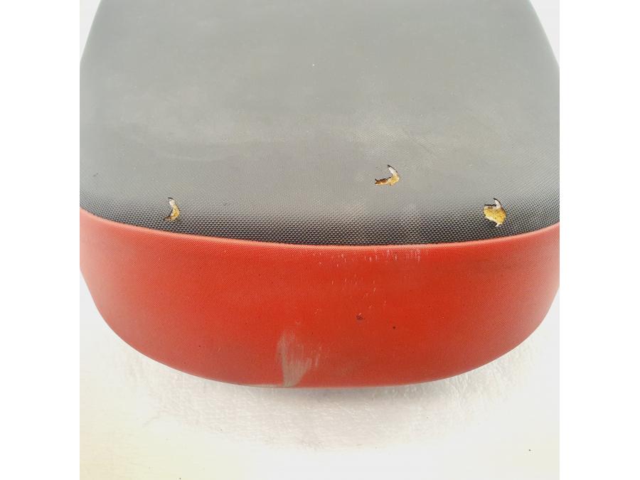 Snett uppifrån på Sadel från en BMW R 1200 GS -2006 motorcykel.