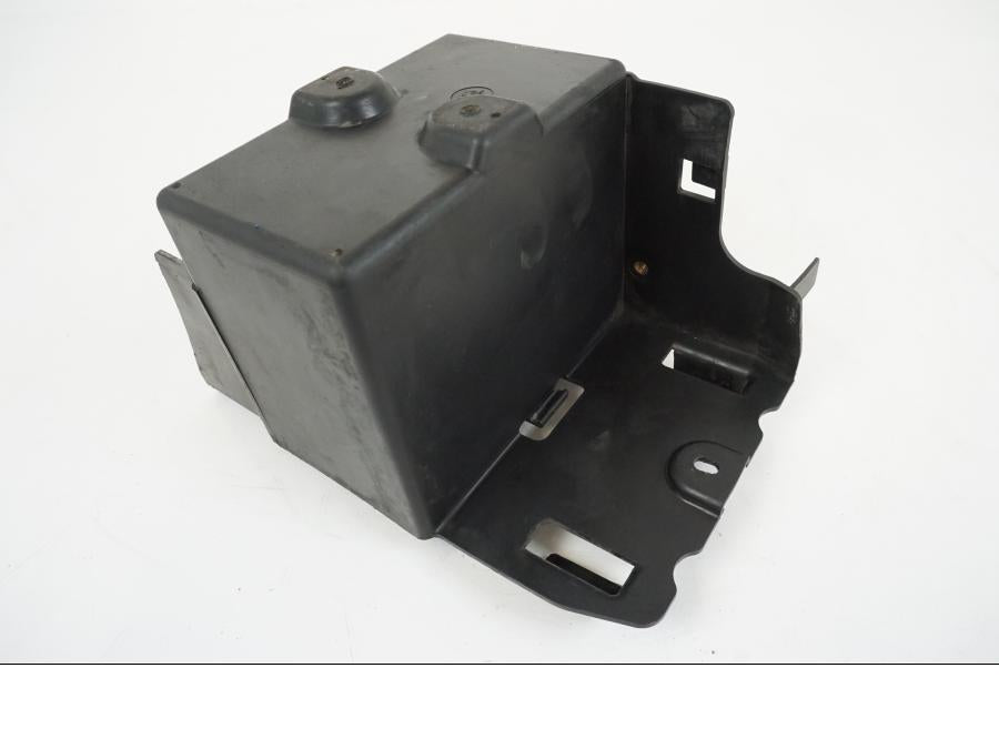 Extrabild1 på Batterihållare från en Kawasaki VN 1500 -1996 motorcykel.