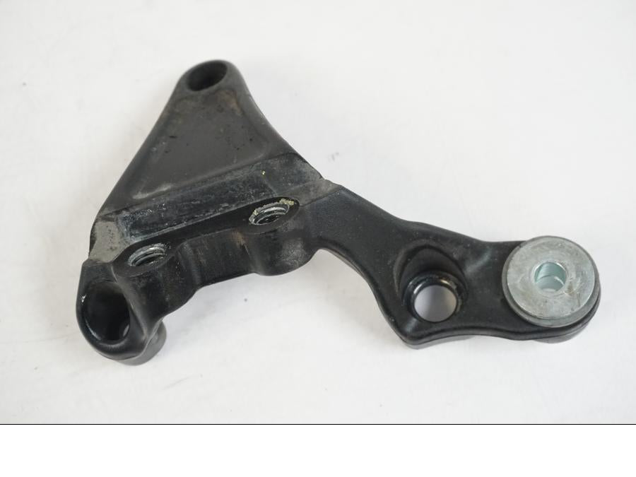 Framsidan på Sidostödsfäste från en KTM 1290 Super Duke R -2022 motorcykel.