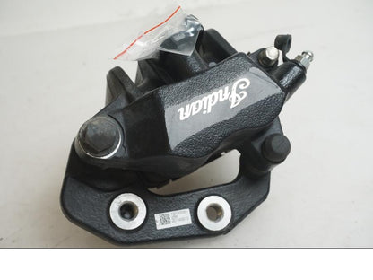 Framsidan på Bromsok från en Indian Chieftain Dark Horse -2019 motorcykel.