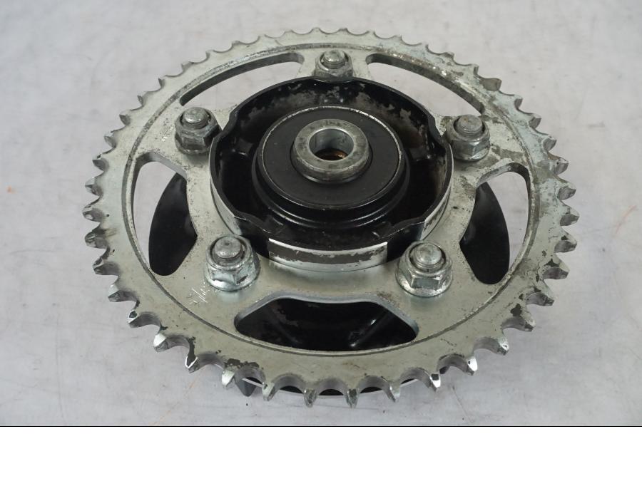 Framsidan på Drevfäste från en Honda CBR 1100 XX -1999 motorcykel.