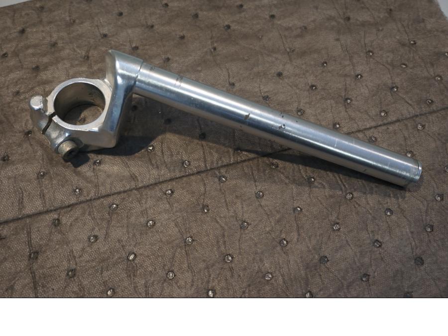 Framsidan på Styre från en Honda NSR 125 -1998 motorcykel.