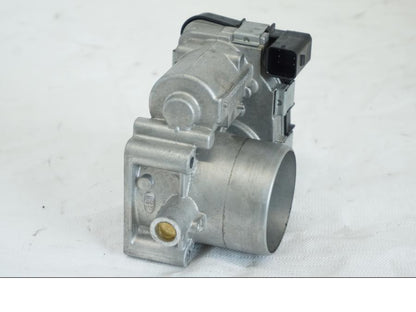 Snett uppifrån på Spjällhus från en BMW K 1600 -2015 motorcykel.