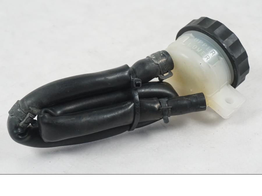 Vänster sida på Bromsvätskebehållare från en Kawasaki ER-6N ABS -2010 motorcykel.