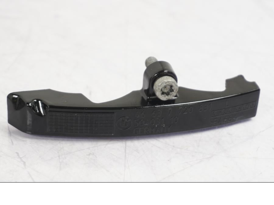 Snett nerifrån på Kamaxelöverfall från en BMW R NineT -2017 motorcykel.