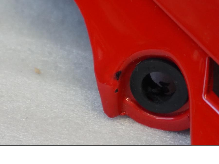 Snett nerifrån på Bensintankskåpa från en Honda CBR 600 RR -2004 motorcykel.