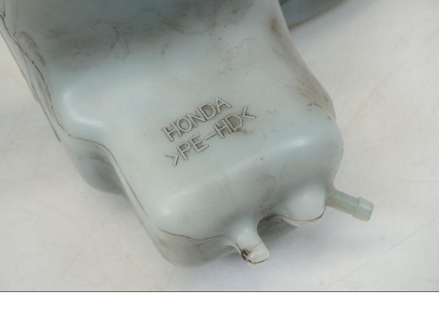 Höger sida på Vattenexpansionskärl från en Honda XL 1000 V -1999 motorcykel.