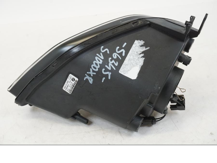 Höger sida på Strålkastare från en BMW S 1000 XR -2014 motorcykel.