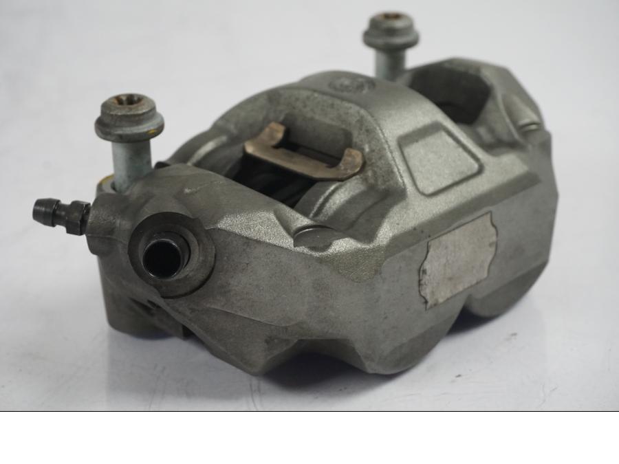 Vänster sida på Bromsok från en KTM 1290 Super Duke R -2015 motorcykel.