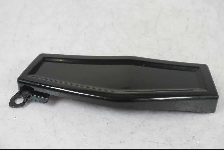 Baksidan på Ramplast från en Suzuki VL 800 -2002 motorcykel.