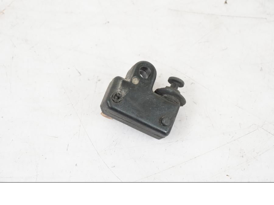 Baksidan på Bromsljuskontakt från en Yamaha XVS 1100 -2000 motorcykel.