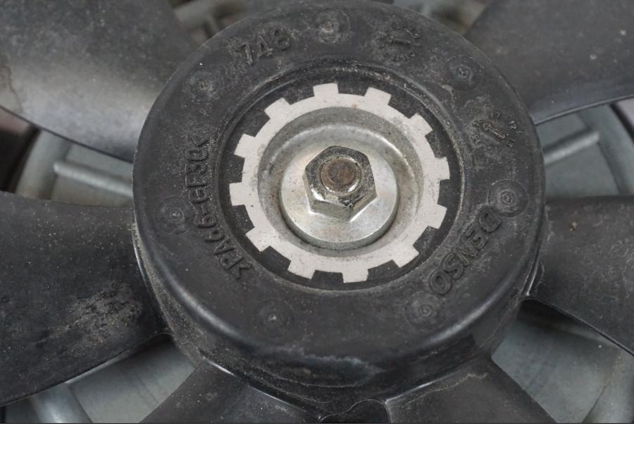 Höger sida på Vattenkylfläkt från en Yamaha MT-09 -2016 motorcykel.