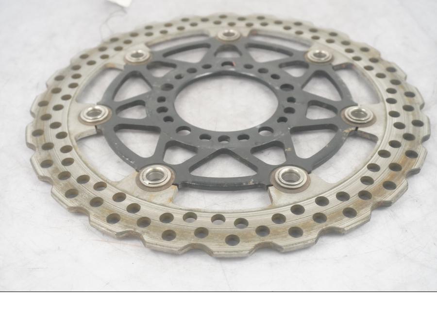 Höger sida på Bromsskiva från en Kawasaki Versys 650 -2007 motorcykel.